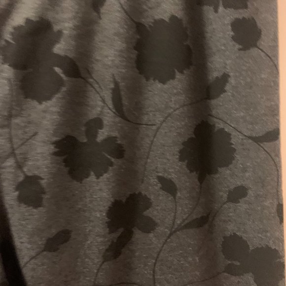 Floral Patterned Leggings - Picture 2 of 3